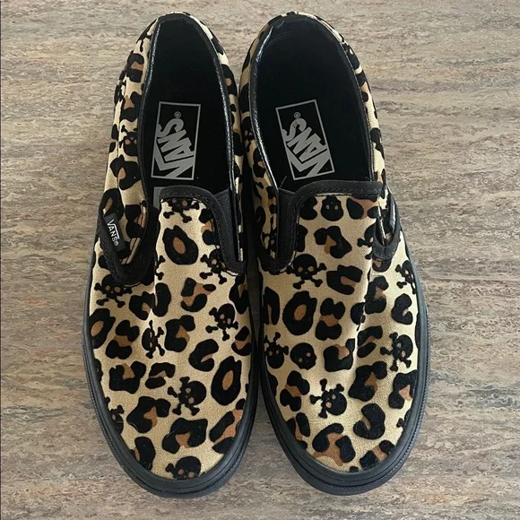 NWOT Vans Unisex Classic Slip On Canvas Skate Shoe Leopard/Skulls/Black ~W7.5 - Picture 4 of 7